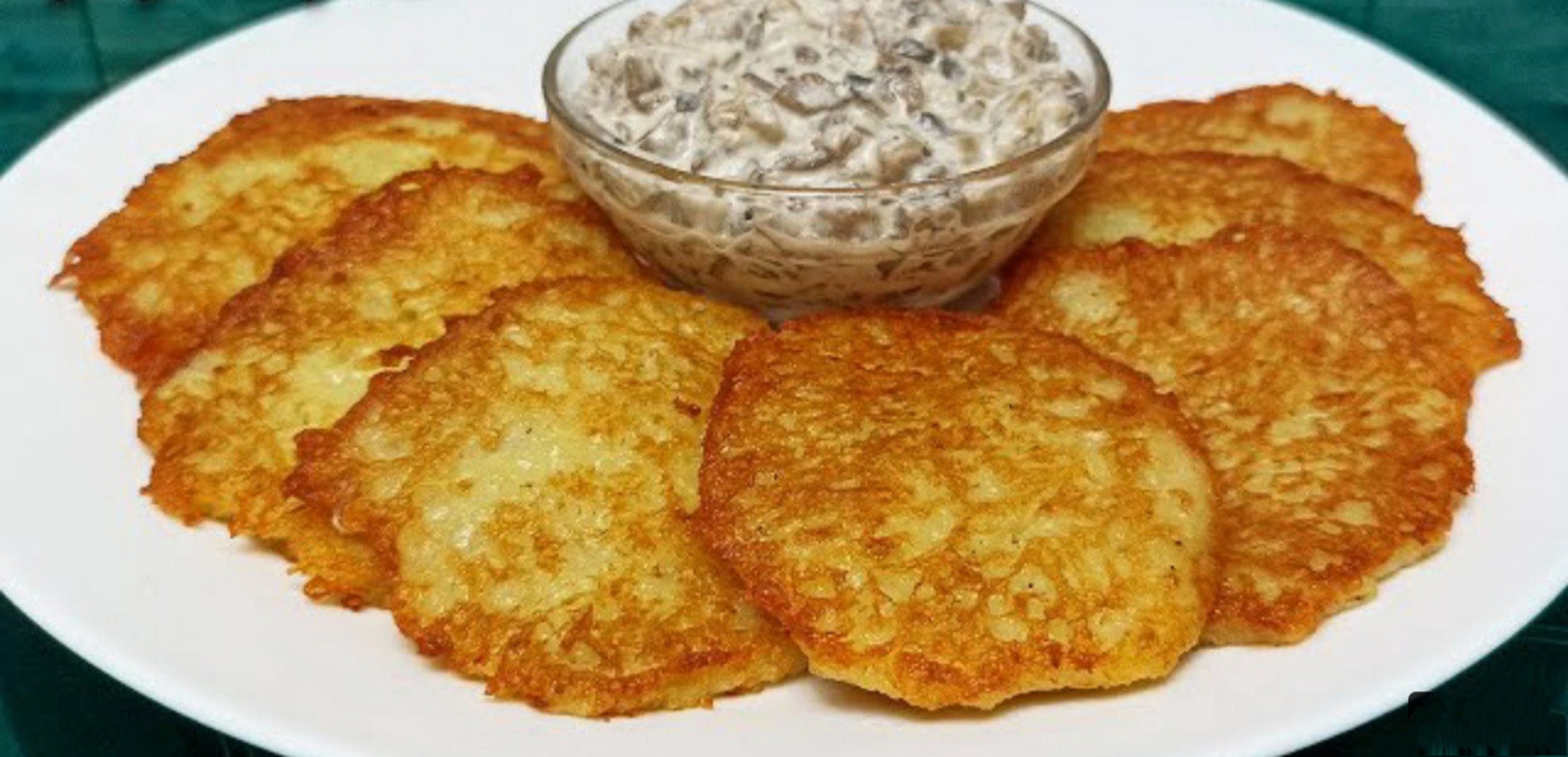 Драники с грибным соусом
