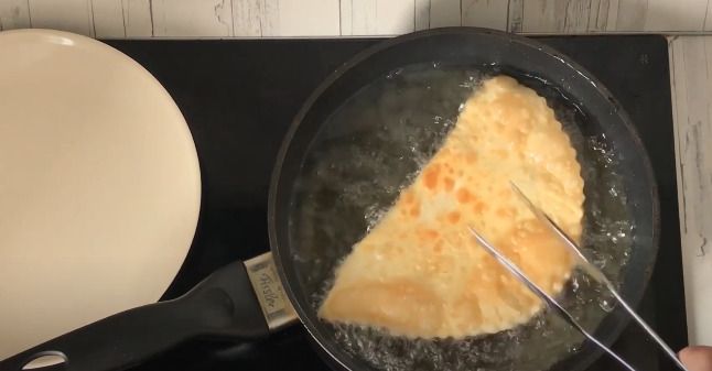 Чебуреки с творогом и зеленью
