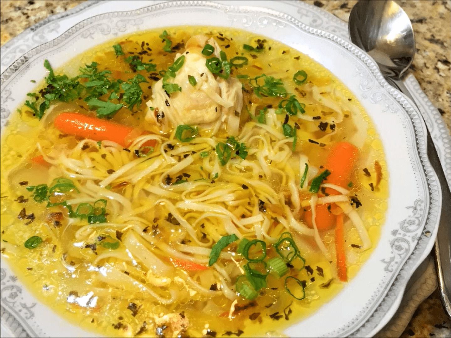 Куриный суп с лапшой