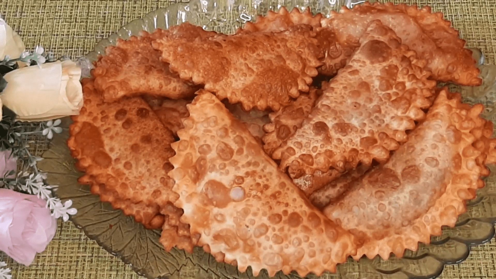 Чебуреки с сыром и помидорами