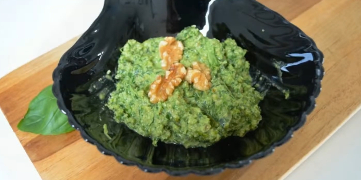 Соус из черемши и орехов к мясу