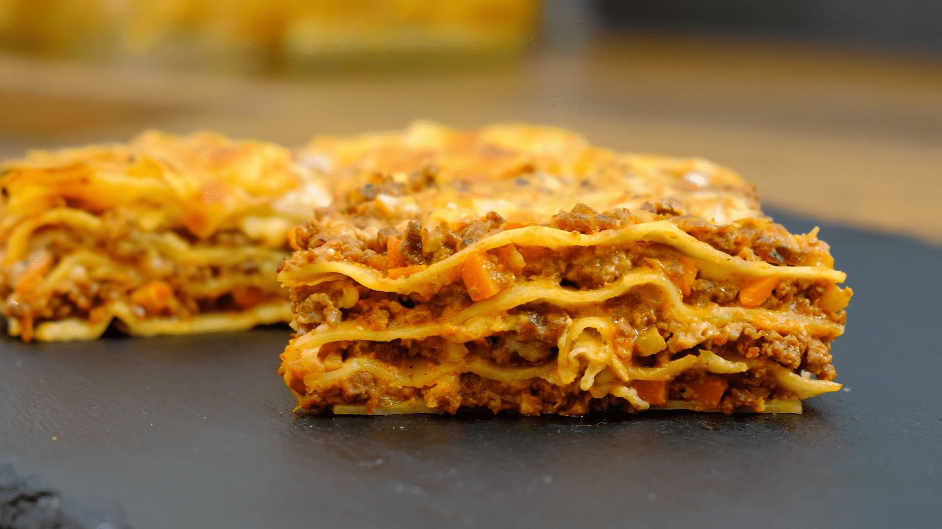 Лазанья с фаршем и соусом бешамель