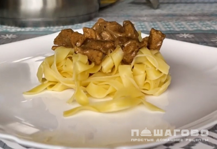 Бефстроганов из говядины со сметаной