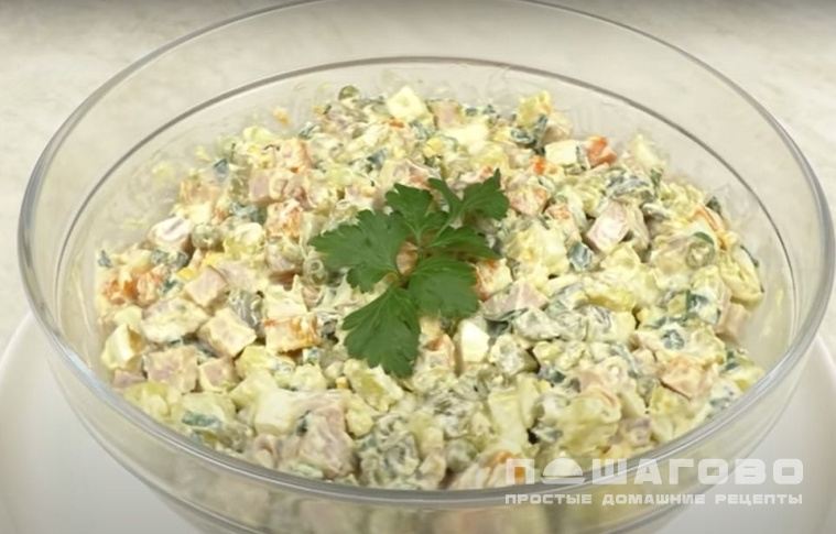Оливье с вареной колбасой