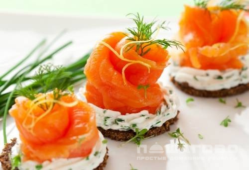 Канапе с копченой семгой
