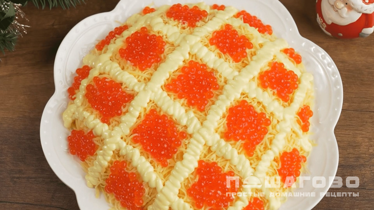 Салат Царский с красной икрой и креветками