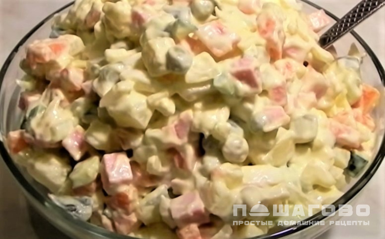 Салат Оливье с колбасой и горошком