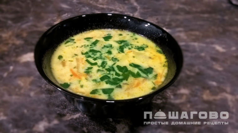 Сырный суп с курицей, шампиньонами и гренками