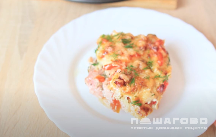 Свинина, запеченая с грибами и помидорами