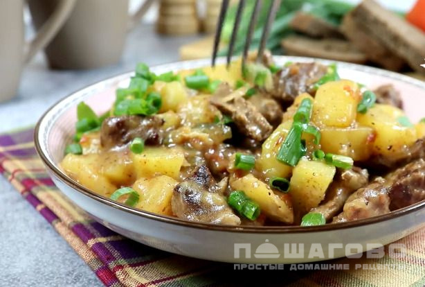 Азу по-татарски с солеными огурцами из говядины с картошкой