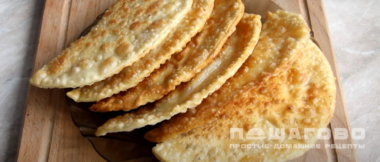Чебуреки с куриным фаршем