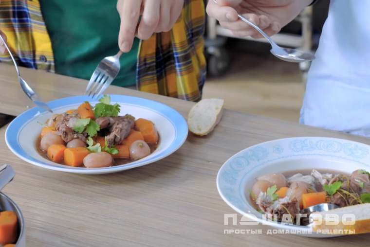 Кролик с овощами, тушеный в вине