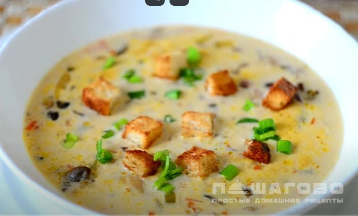 Сырный суп с курицей, шампиньонами и гренками