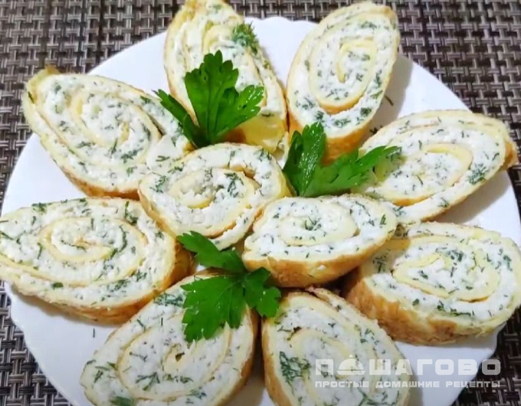 Рулет из омлета с начинкой