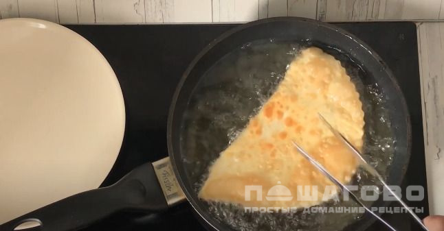 Чебуреки с творогом и зеленью