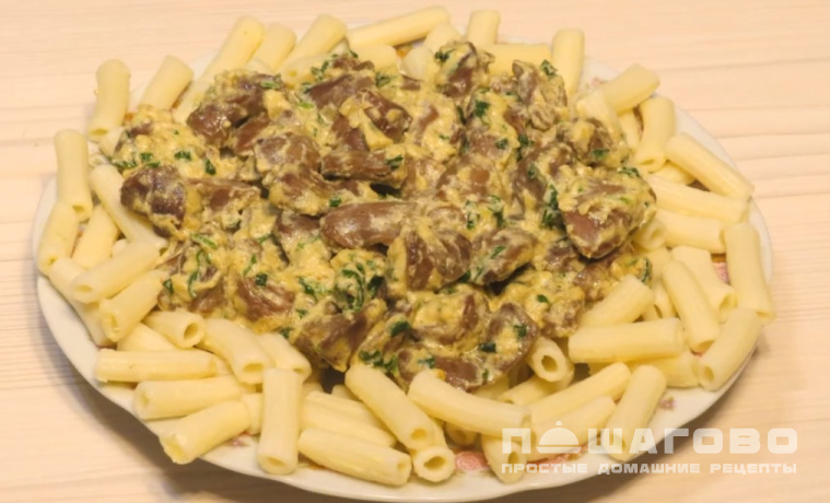 Куриные сердечки, тушеные в сливках