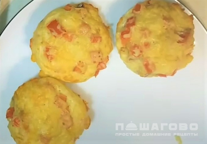Мини пиццы маффины с начинкой из колбасы
