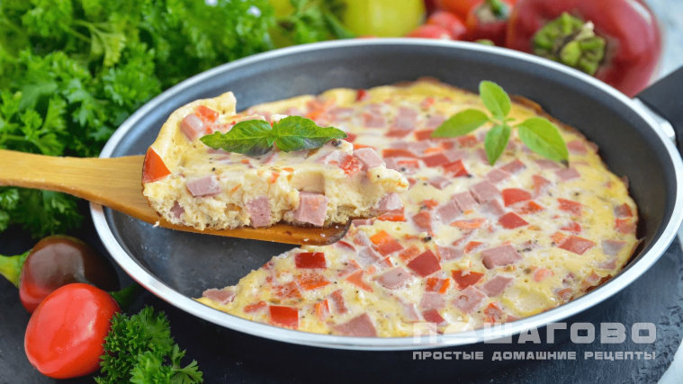 Омлет с сосисками и овощами