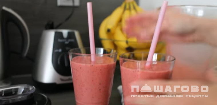 Смузи из киви, клубники и банана