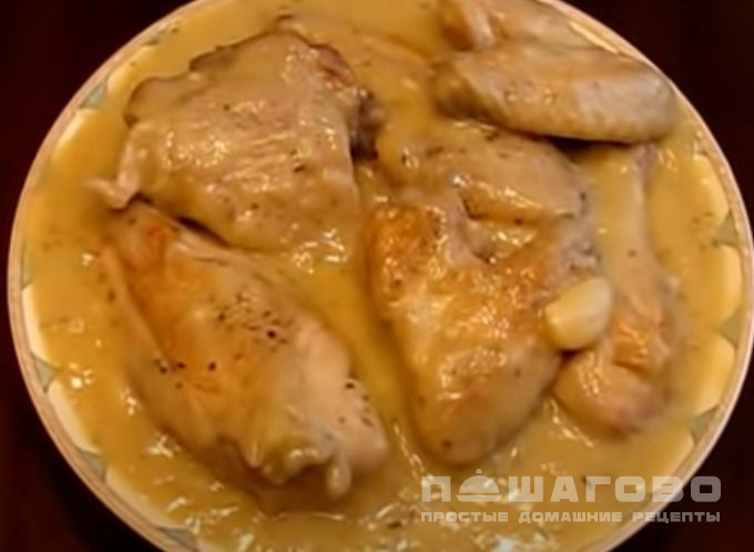 Курица в соусе с чесноком