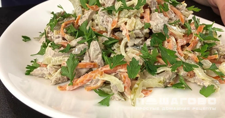 Салат со свининой и огурцами