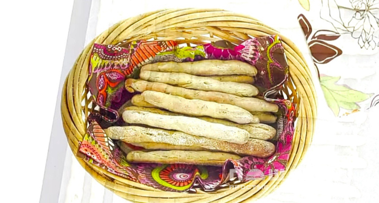 Хлебные палочки с луком