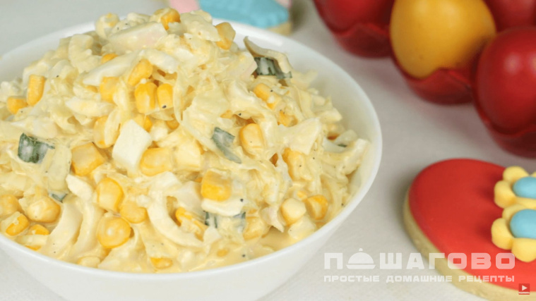Салат с кальмарами и кукурузой