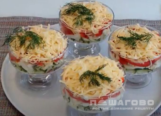Слоеный салат-коктейль с ветчиной и болгарским перцем
