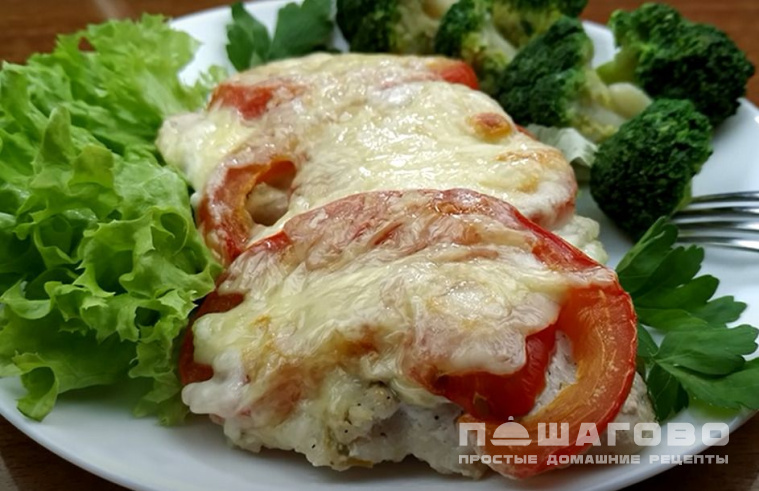 Рыба, запеченная с помидорами и сыром