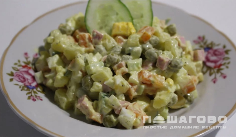 Салат Оливье с курицей и свежим огурцом