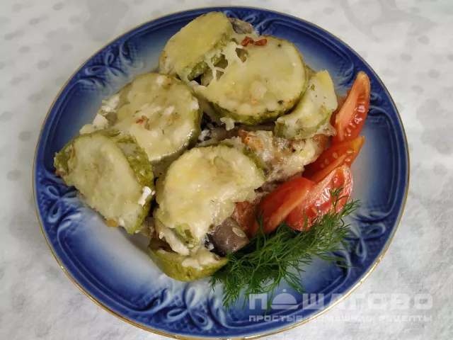 Сливочная запеканка со свиными фрикадельками и кабачком