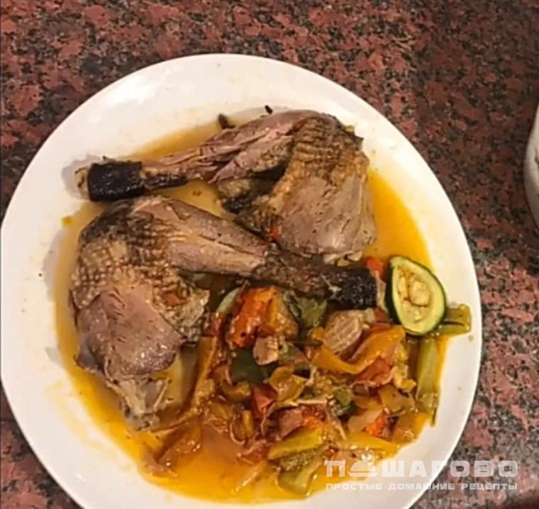 Цесарка тушеная