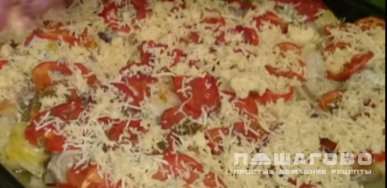 Мясо по-французски с картофелем, помидорами и сыром