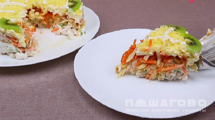 Слоеный салат с киви