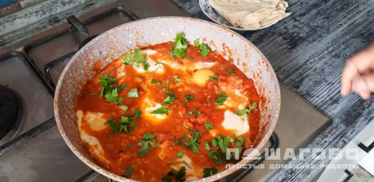 Шакшука (яичница с помидорами)