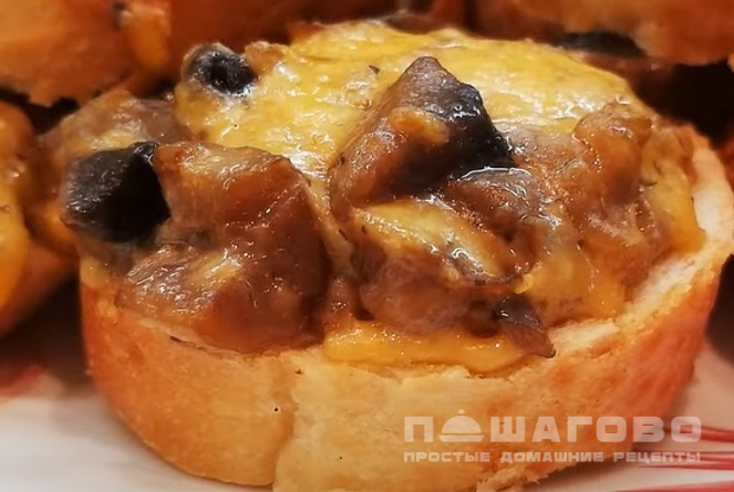 Грибные гренки с сыром