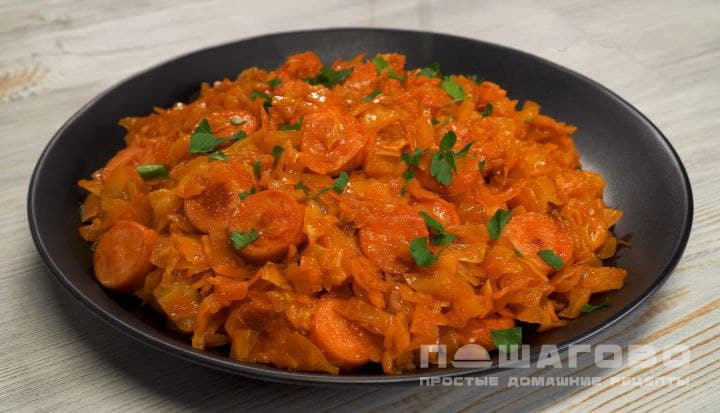 Солянка капустная с сосисками