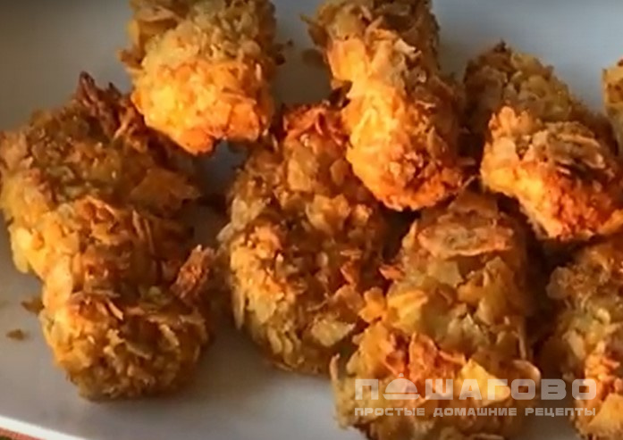 Куриные наггетсы в картофельных чипсах, запеченные в духовке