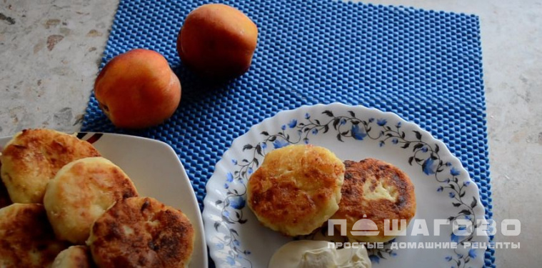 Сырники с персиками