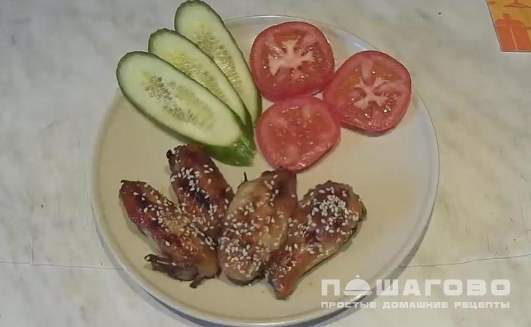 Куриные крылышки в медово-соевом соусе с чесноком