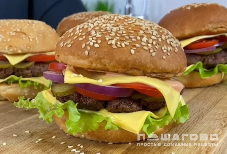 Домашние гамбургеры с маринованными огурцами