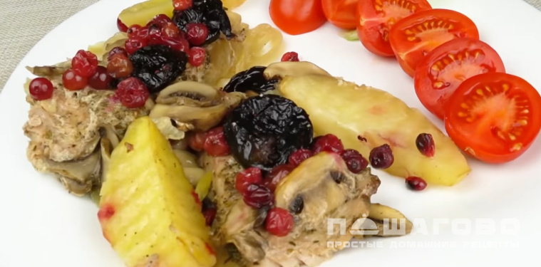 Отбивные с черносливом и грибами