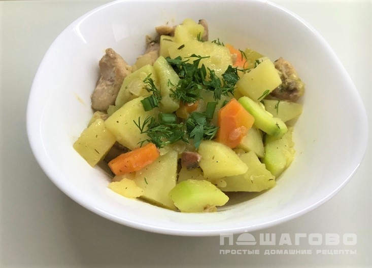 Картофельное рагу с мясом на сковороде