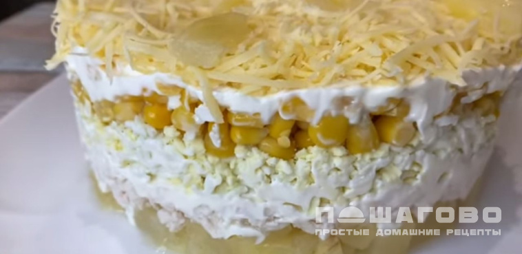 Салат из курицы с ананасами и кукурузой