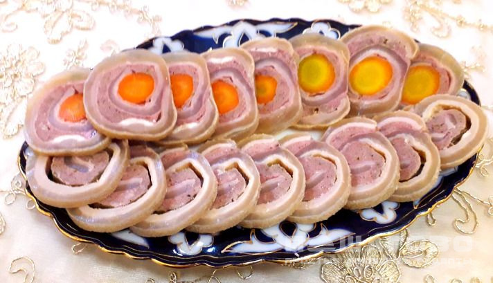 Рулет из требухи с начинкой