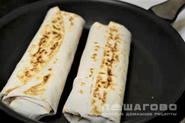 Вегетарианская шаурма с соусом