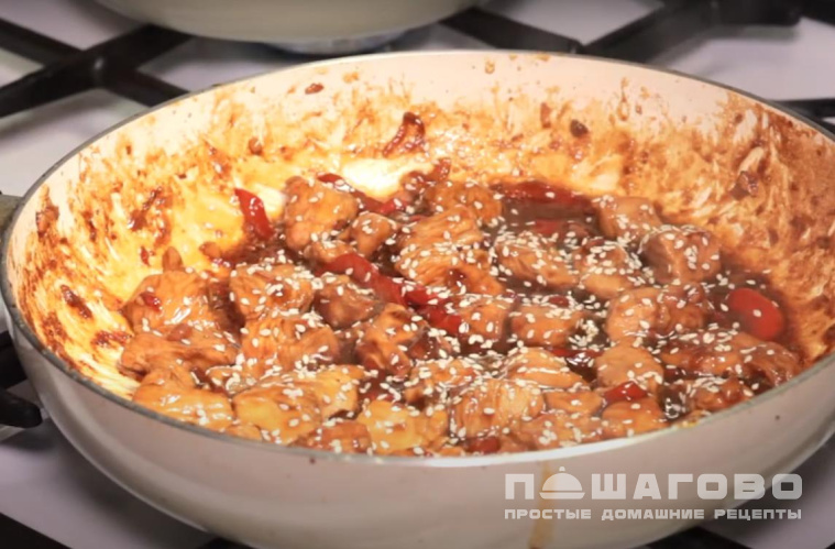 Индейка с овощами, кунжутом и соусом терияки