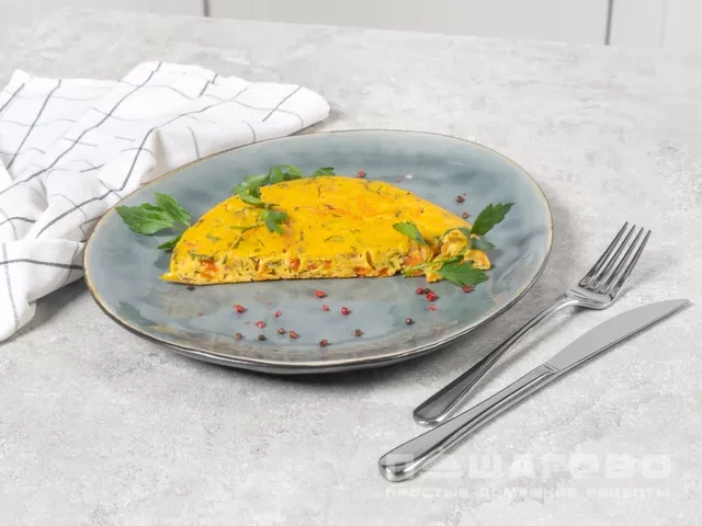 Нутовый омлет с овощами