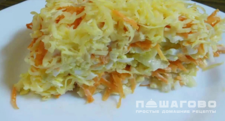Салат с яблоками, морковью, яйцами и сыром