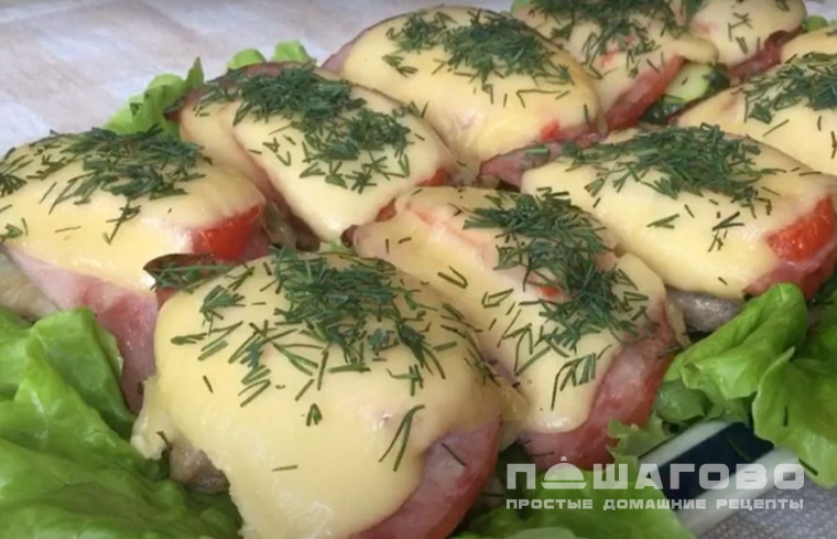 Свиные медальоны с сыром и зеленью